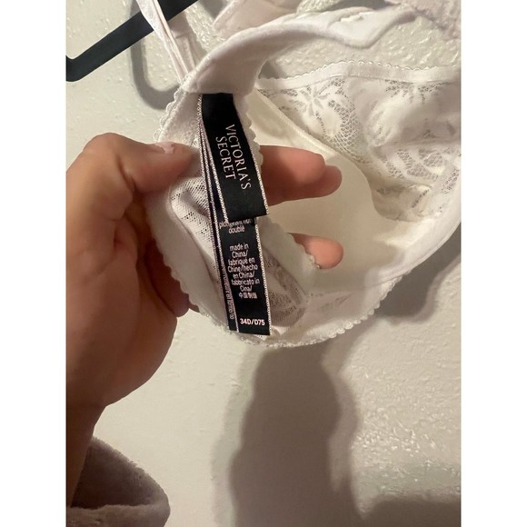 Victorias Secret White Lace Shimmer Very Sexy Unlined Plunge Bra Size 34D - Picture 3 of 5